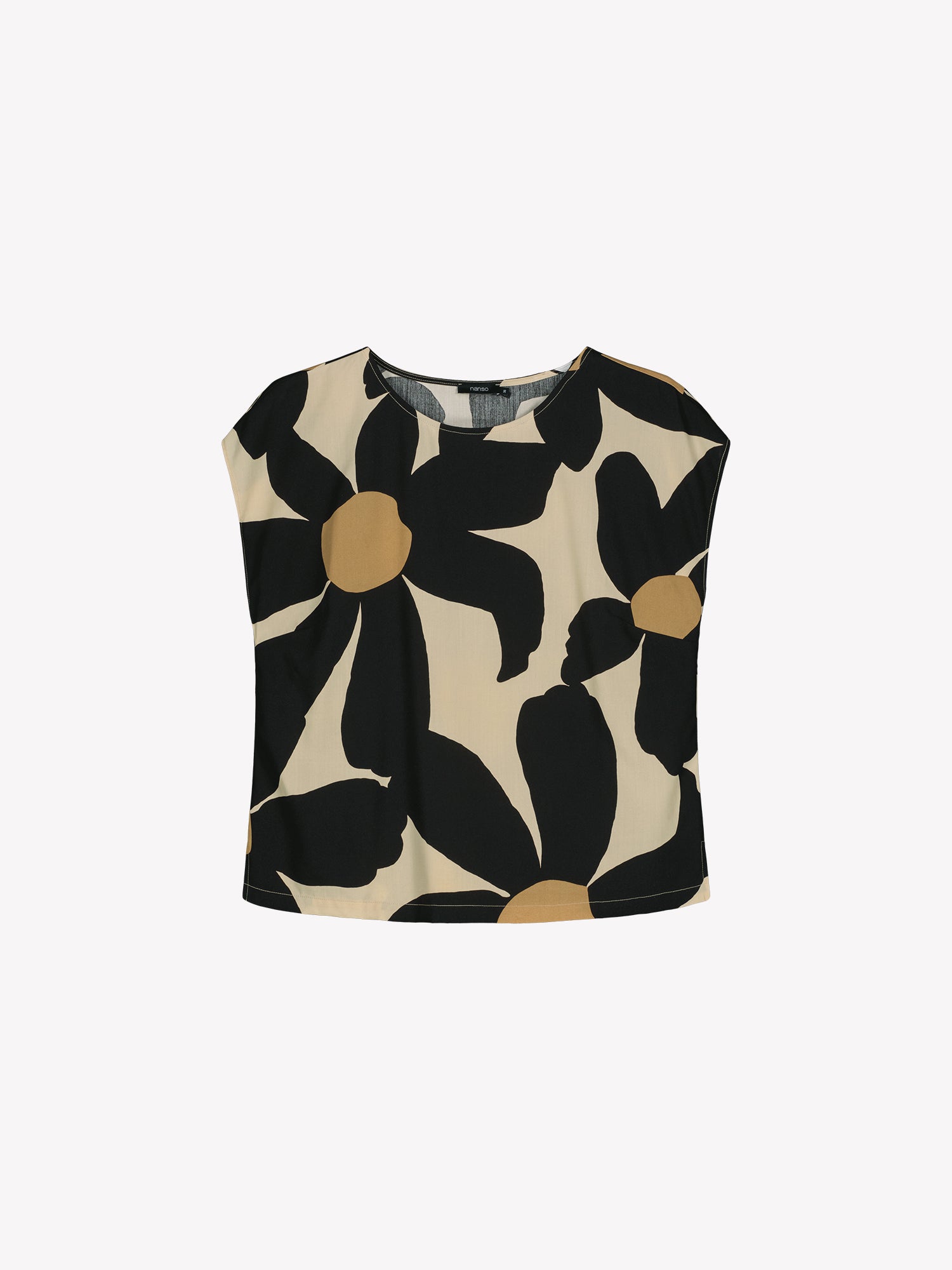 Nanson naisten rento ja ihanan kevyt beige-musta Rosi-pusero tuotekuvassa.