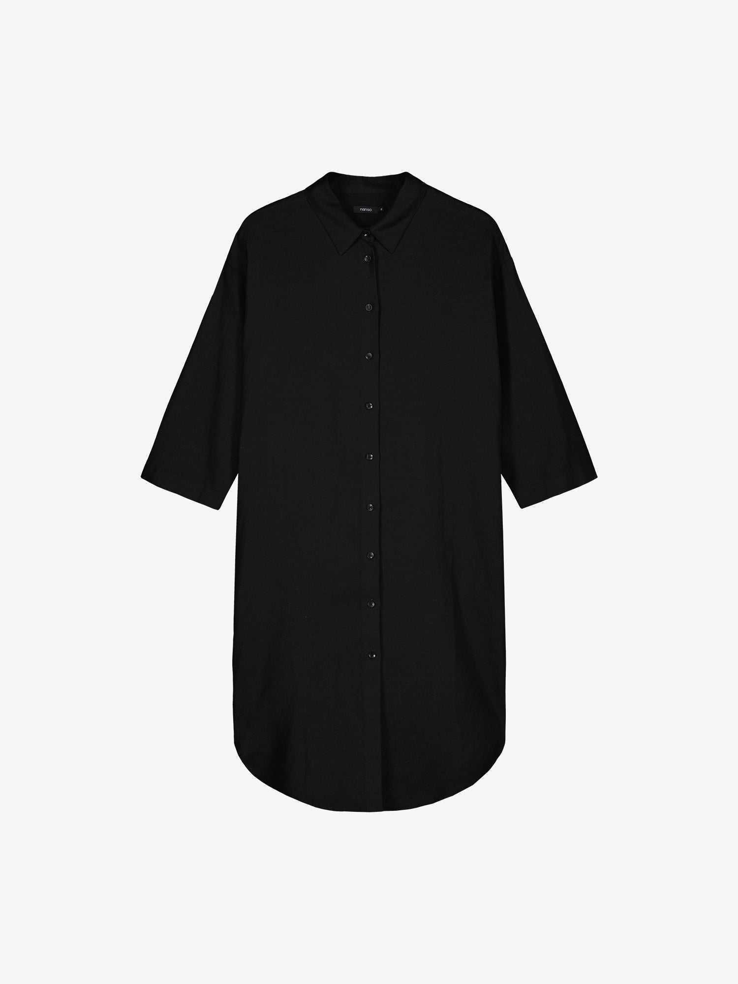 Nanson naisten musta ja mukavan rennon mallinen Irene-paitamekko tuotekuvassa.
