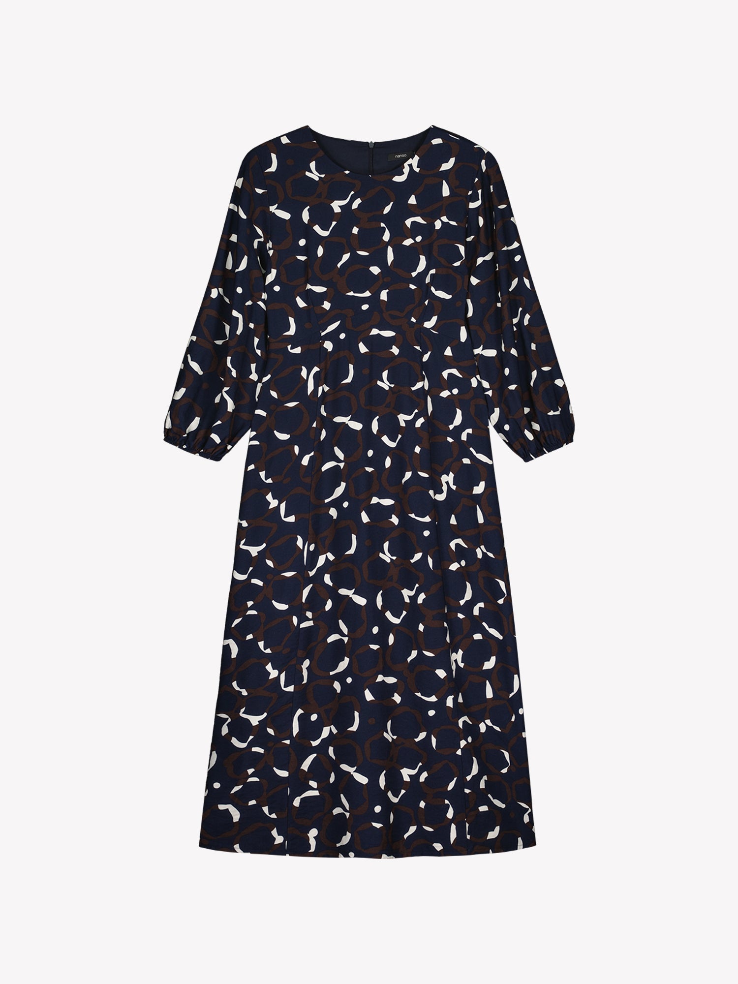 Kuosillinen Getta mekko tuotekuvassa.