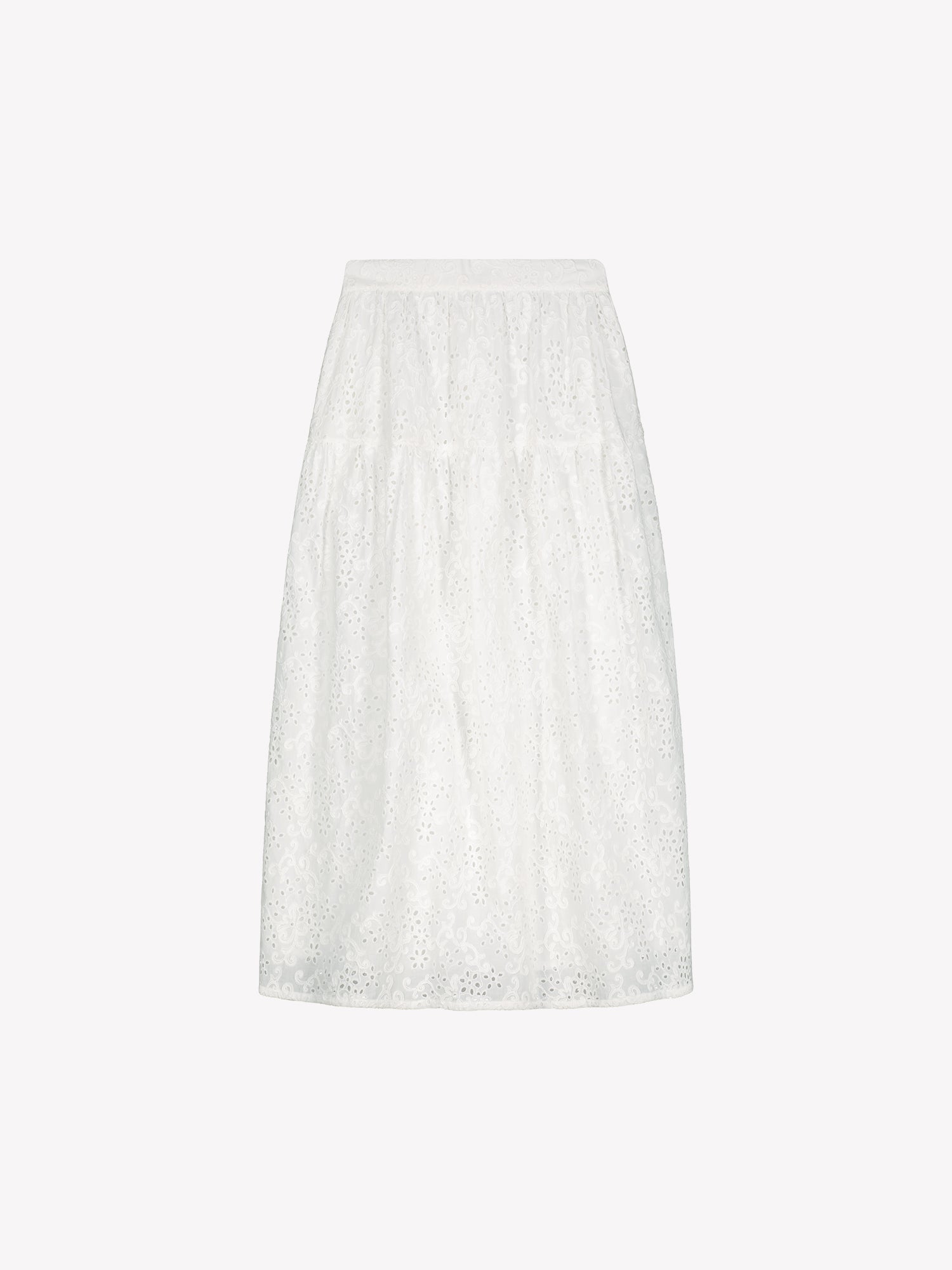 Nanson kaunis maxi-pituinen ja leveähelmainen luonnonvalkoinen Odette-hame on valmistettu pitsimäisestä Broderie anglaise -tyyppisestä puuvillakankaasta, tuotekuvassa.