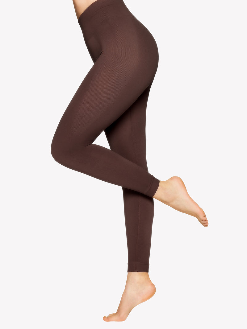 Vogue Soft Sport -malliston ruskeat Seamless Basic -leggingsit on valmistettu vastuullisesta, kierrätetystä polyamidista ja sopivat yhdistettäväksi rentoon oloasuun tai urheiluasuun.