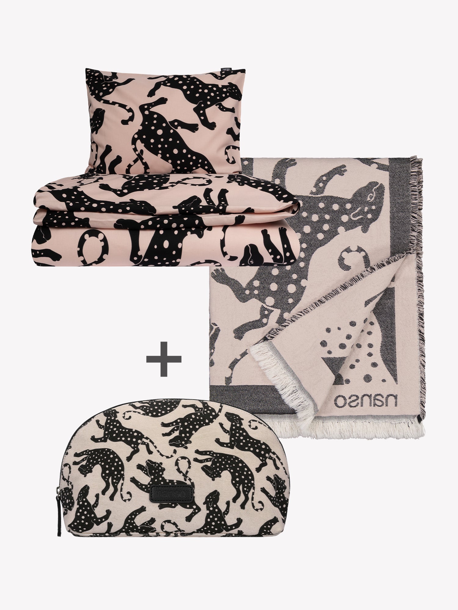 Ihana lahjasetti, joka sisältää suositut Leonora-kuosilliset tuotteet: LEONORA MINI kosmetiikkalaukun beigenä, LEONORA pussilakanasetin vaaleanpunaisena sekä LEONORA torkkupeiton vaaleanpunaisena.