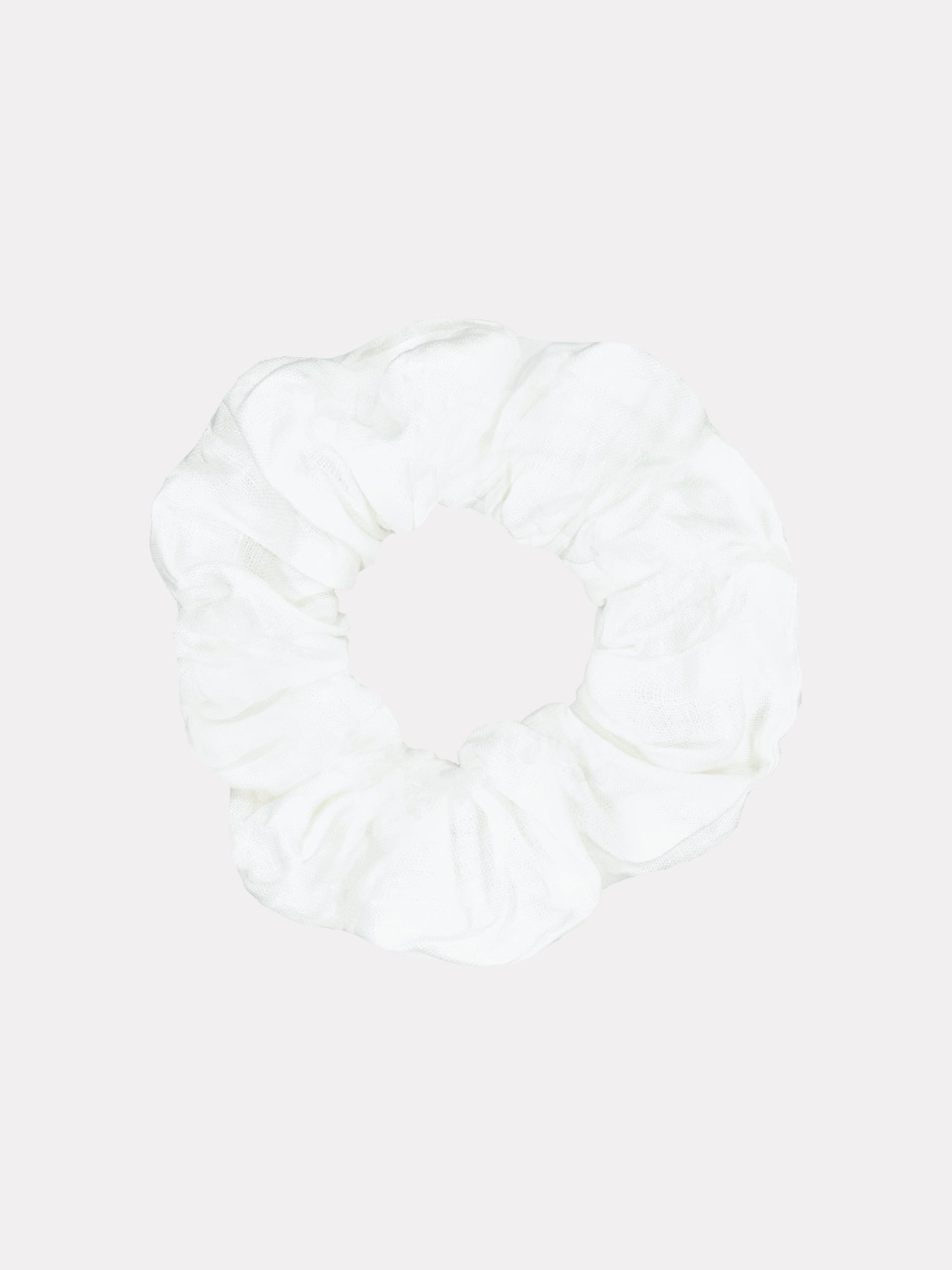 Nanson kaunis ja ajaton valkoinen Pellava-hiusdonitsi, joka on valmistettu ylijäämämateriaalista.