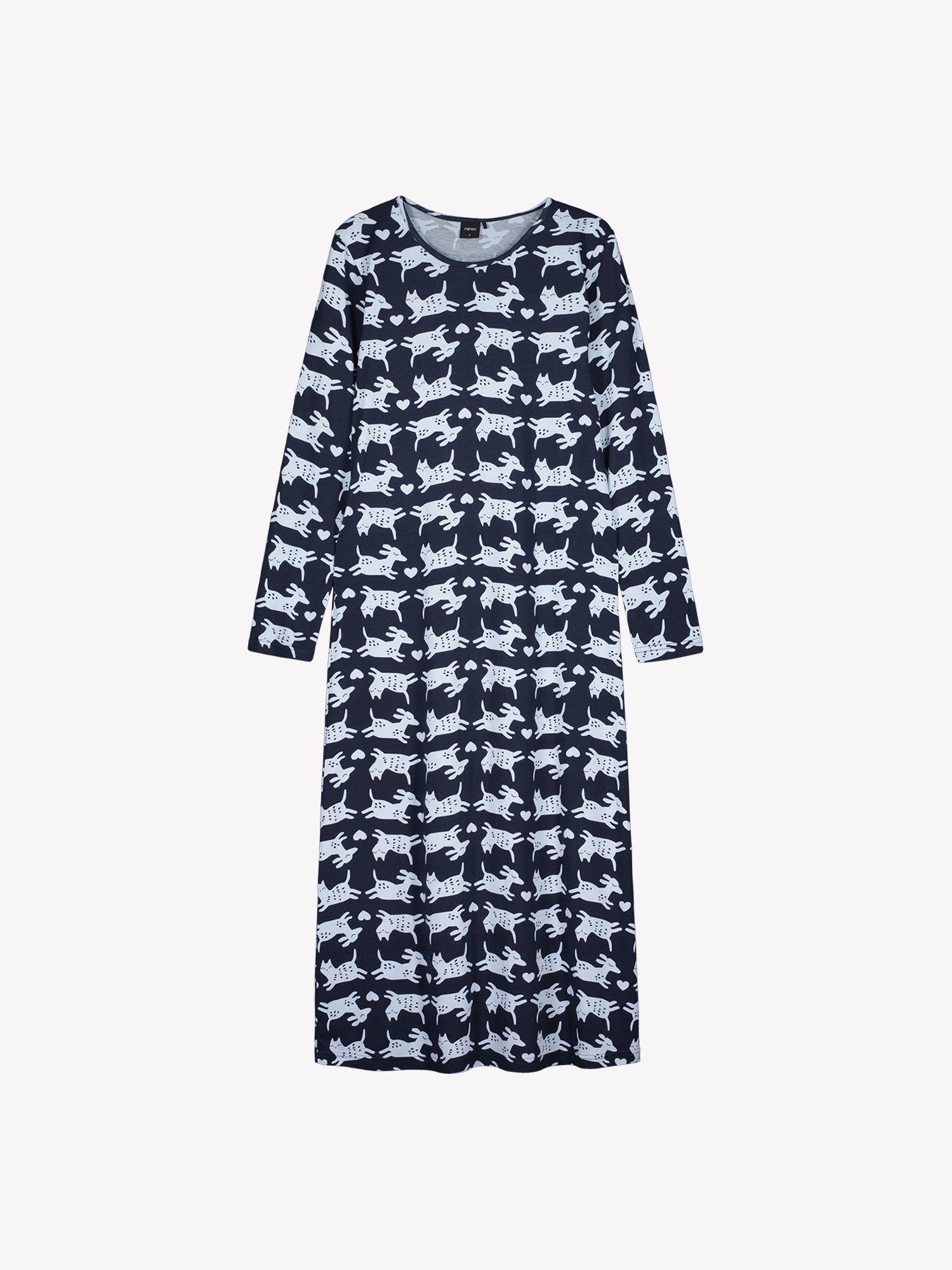 Nanson naisten tummansininen Kamu-yöpaita, pitkähihainen ja ovaalilla pääntiellä viimeistelty, nilkkapituinen, tuotekuvassa.