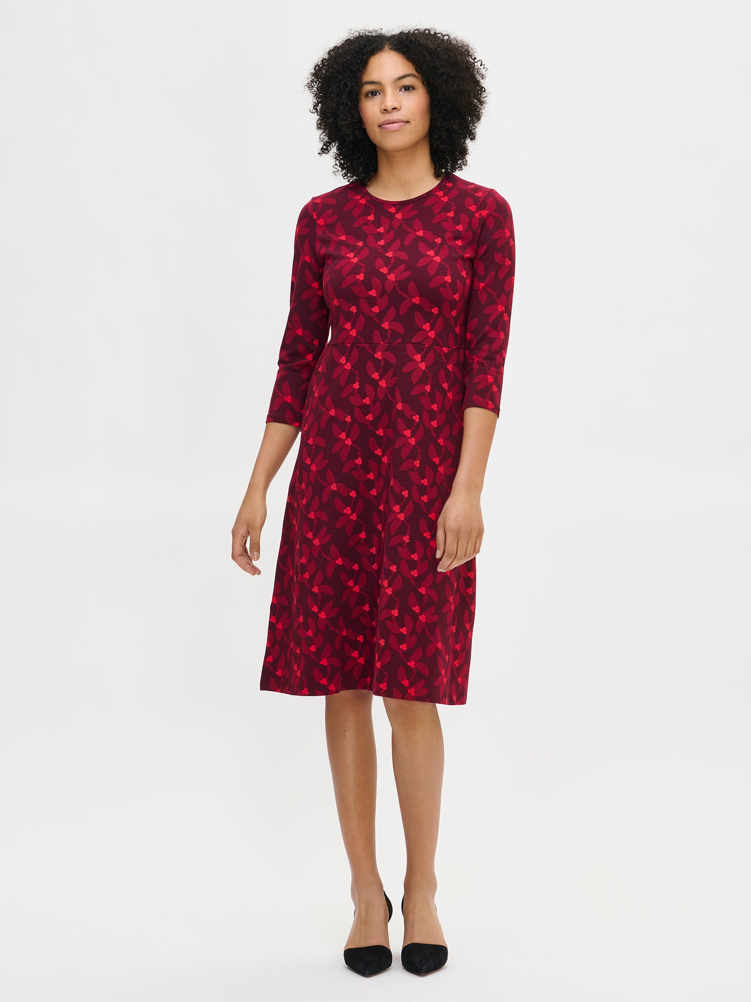 Naisten kuosillinen punainen Vieno-mekko, edestä