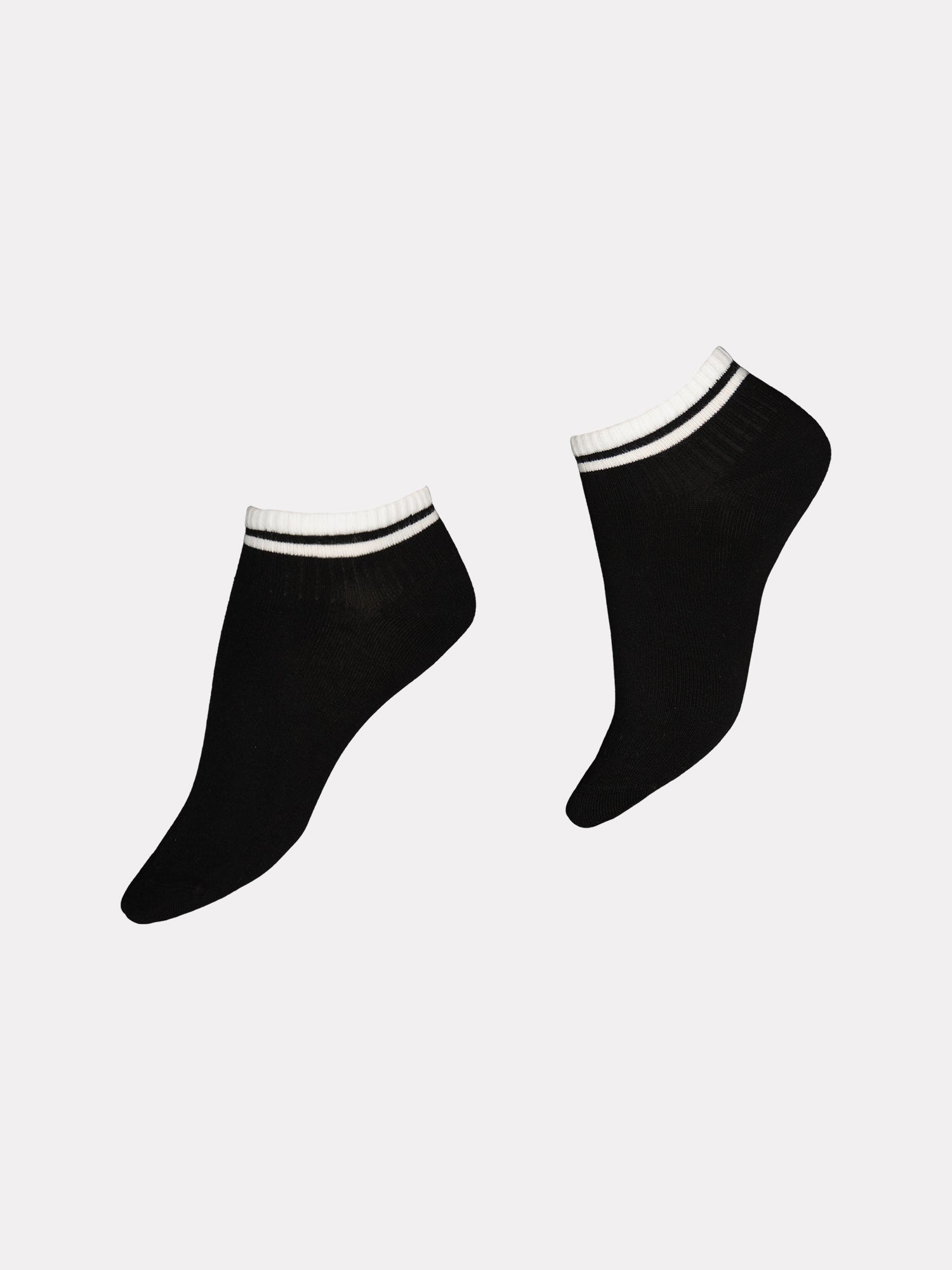 Voguen mustat matalavartiset sukat pehmeästä lyocell-materiaalista. 