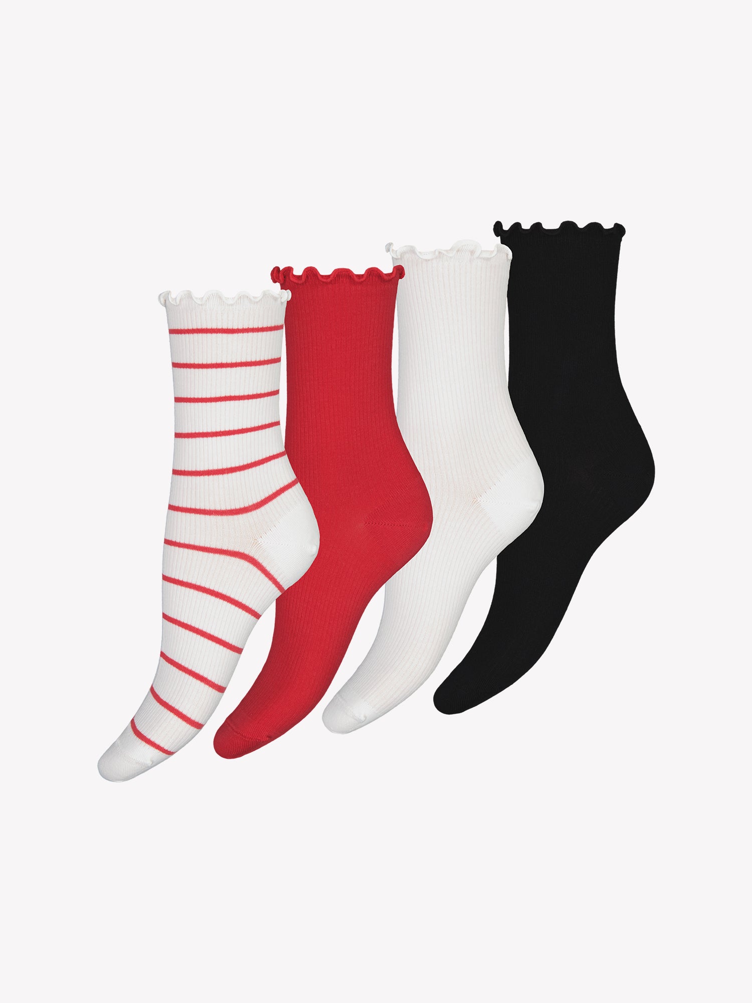 Voguen pehmeät ja joustavat luomupuuvillasekoitteiset nilkkasukat trendikkäällä frillareunuksella. Pakkakuksessa on 3 yksiväristä sukkaparia sekä yksi raikkaan raidallinen pari.