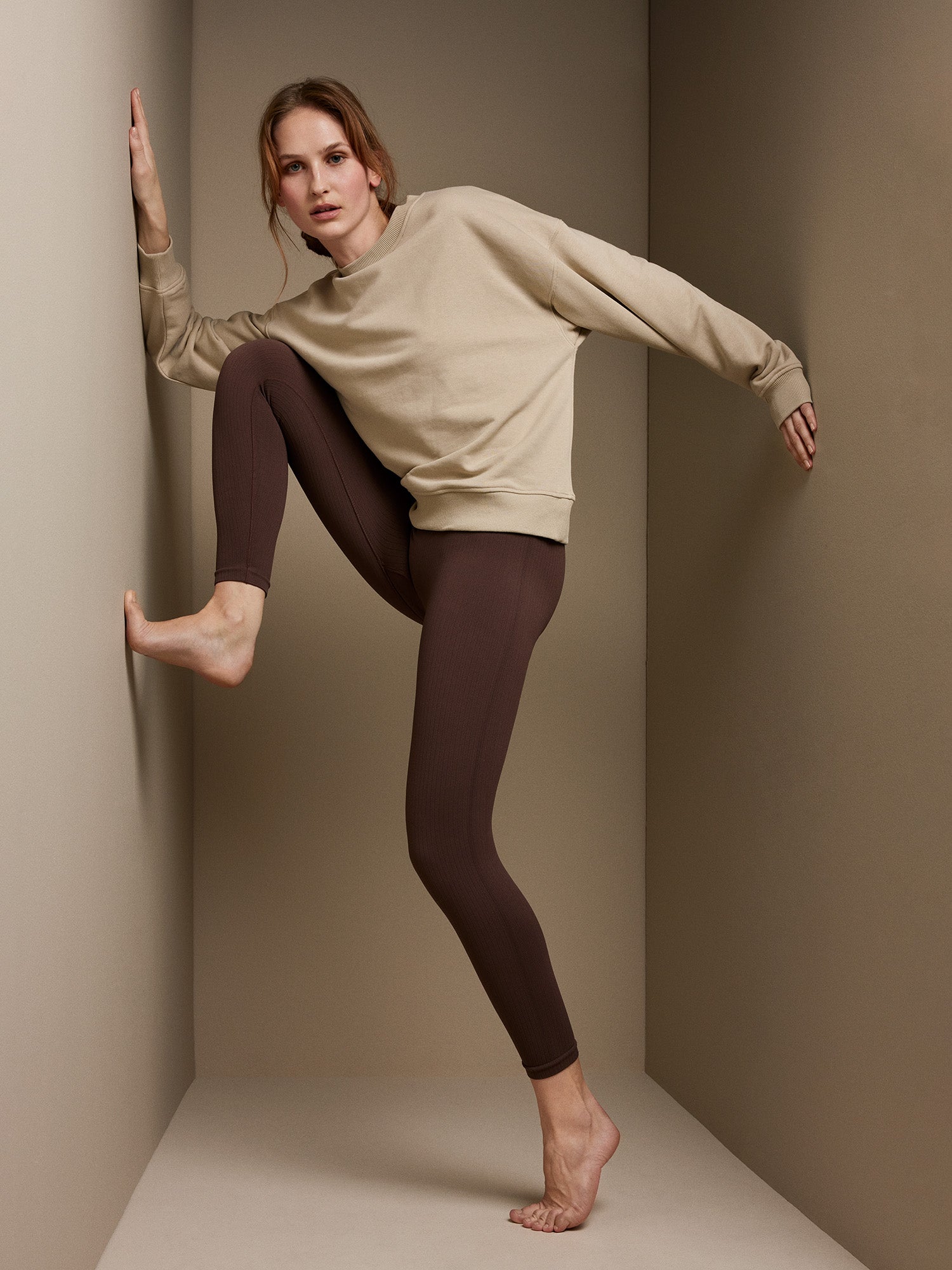 Voguen Seamless leggings -malliston ruskeat Seamless Basic -leggingsit ovat valmistettu vastuullisesta, kierrätetystä polyamidista ja sopivat yhdistettäväksi rentoon oloasuun.