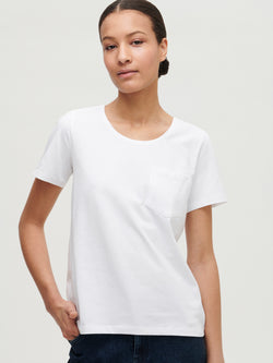 Naisten tyylikäs valkoinen Tasku t-paita pyöreällä pääntiellä. 
