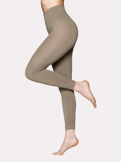 Vogue Soft Sport -malliston Seamless Basic -leggingsit on valmistettu vastuullisesta, kierrätetystä polyamidista ja sopivat yhdistettäväksi rentoon oloasuun tai urheiluasuun.