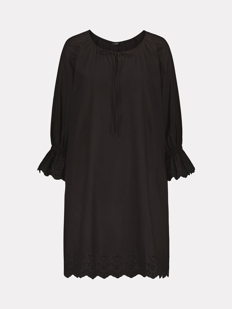 Nanson naisten keveä musta Friisi-mekko.